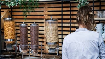 Colazione a buffet, servita tutte le mattine (11.00 EUR a persona)