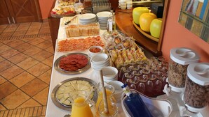 A buffet table with various food items and beverages. - El Tollo Hotel (Utiel)
