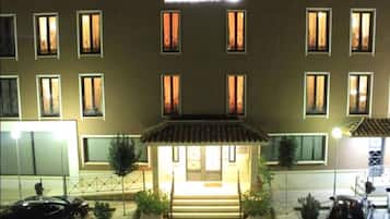 Façade de lâhĂ©bergement - soirĂ©e/nuit