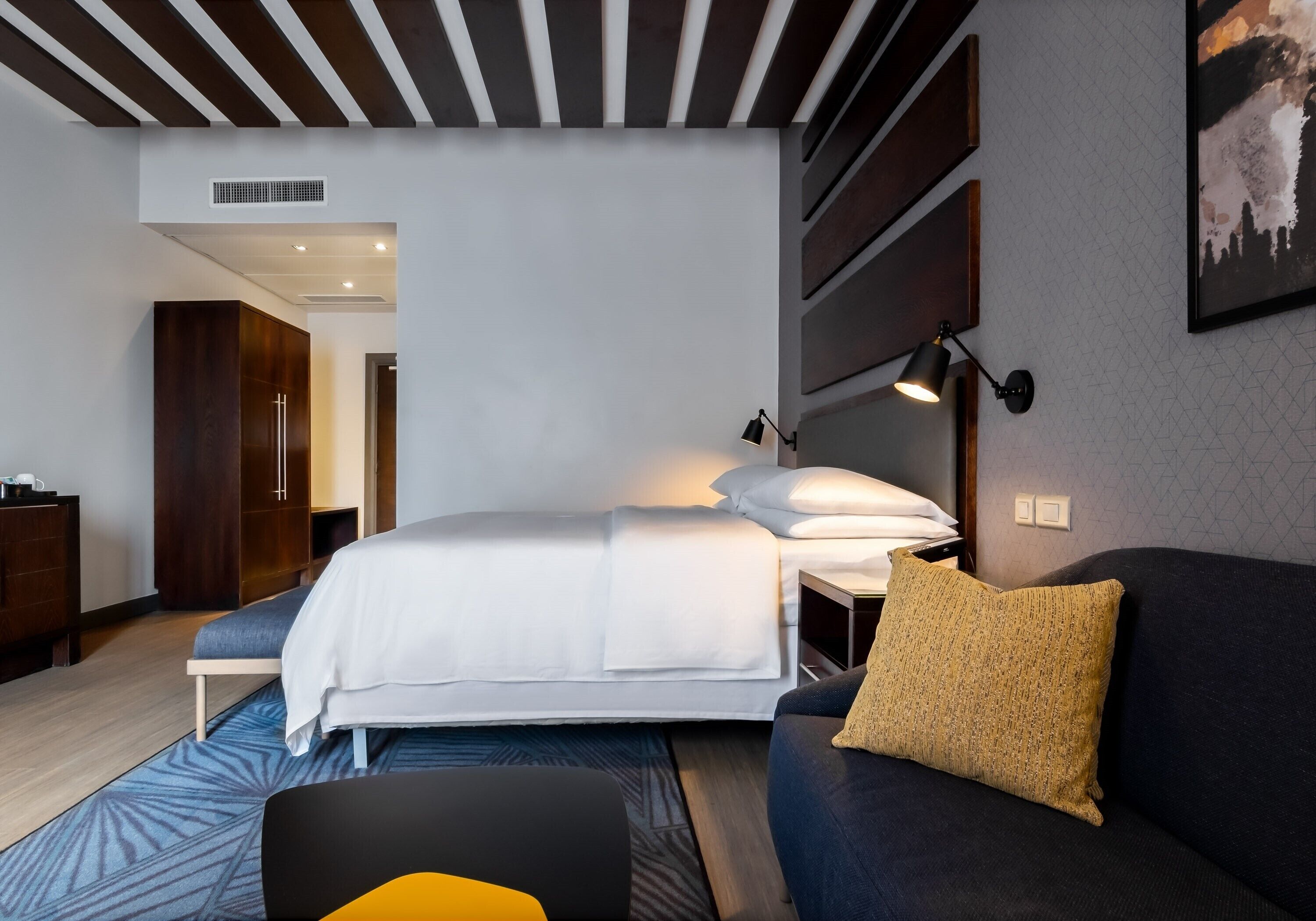 1 Schlafzimmer, hochwertige Bettwaren, Daunenbettdecken