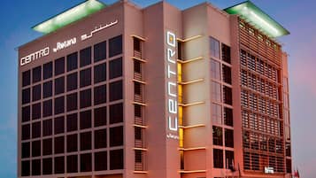 Mặt tiền nơi lưu trú - ban đêm