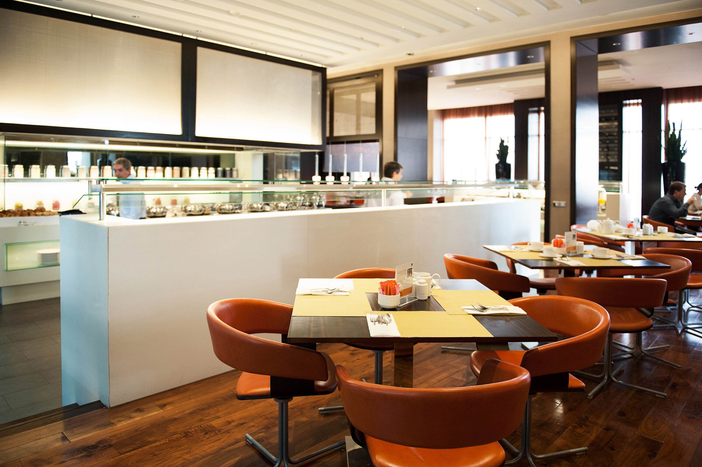 S'hi serveixen esmorzars, dinars i sopars 