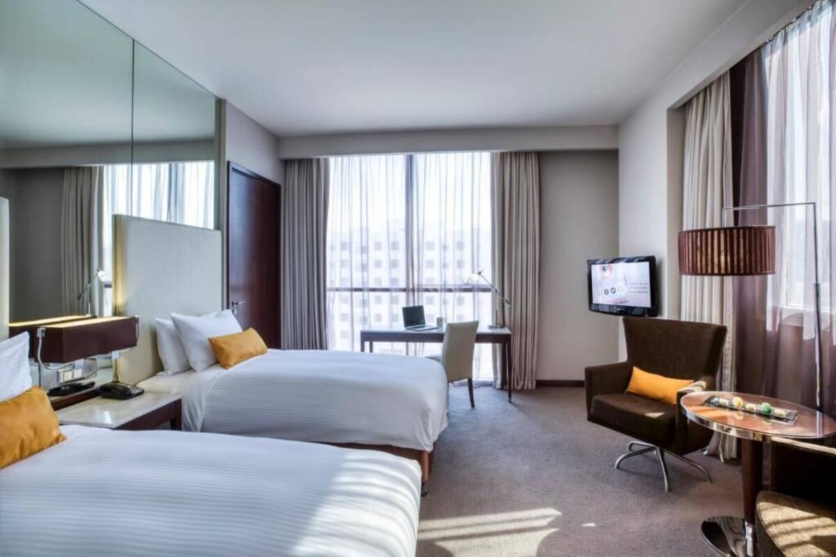 Room, 2 Single Beds (Centro) | In-room safe, desk, iron/ironing board, free cots/infant beds