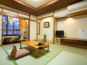 Japanese Room 8 tatami River View