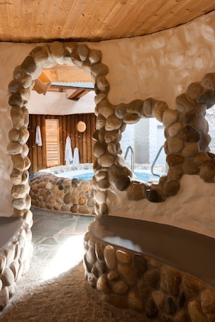 Sauna, hot tub, body treatments, hot stone massages, body wraps. Upstalsboom Varel-Dangast