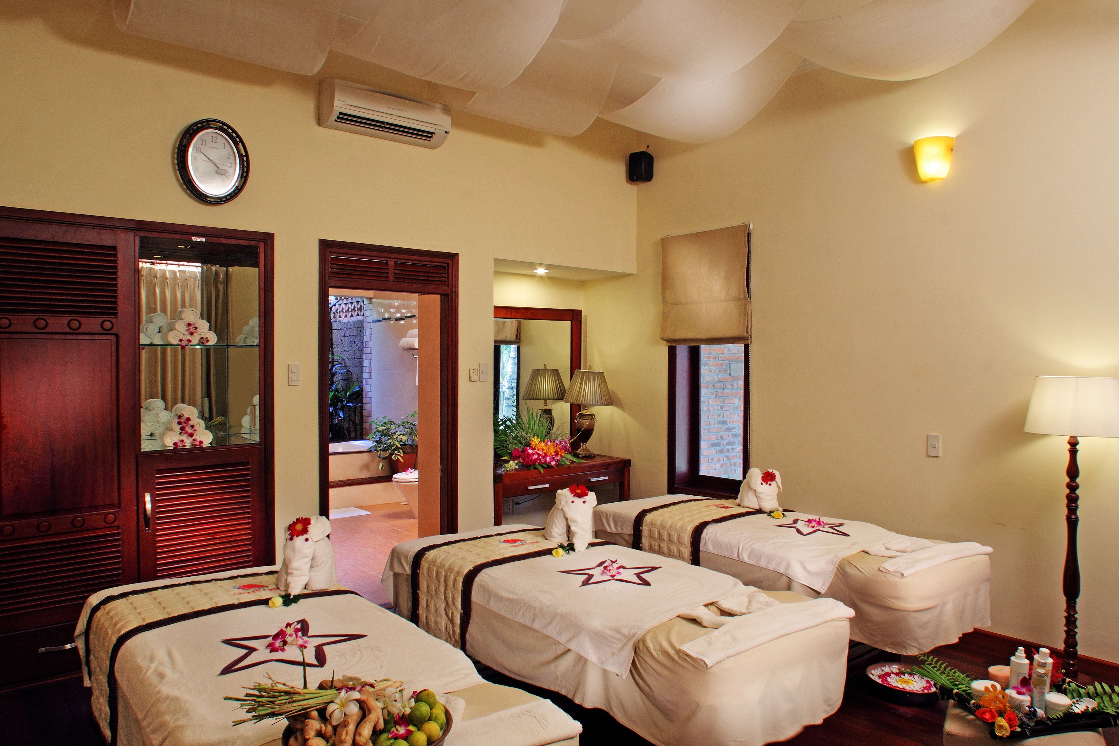 hot tub, body treatments, aromatherapy, facials, manicures and pedicures