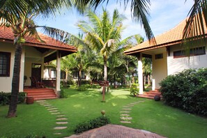 Bungalow, Beachfront | Bahagian luar