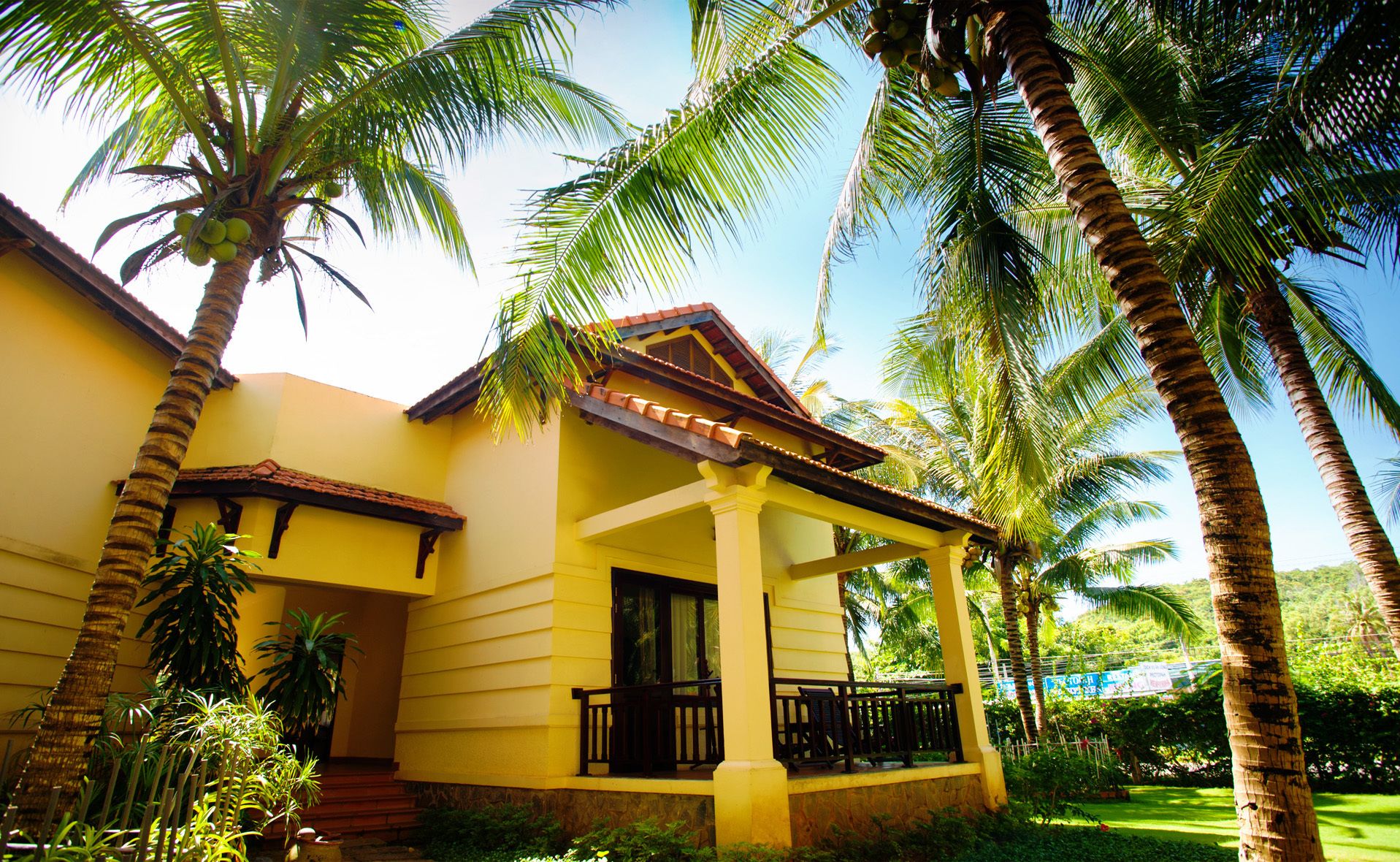 deluxe room, sea view | minibar, in-room safe, blackout curtains, free wifi