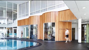 SisÀuima-allas, 2 ulkouima-allasta, maksullisia cabañoita