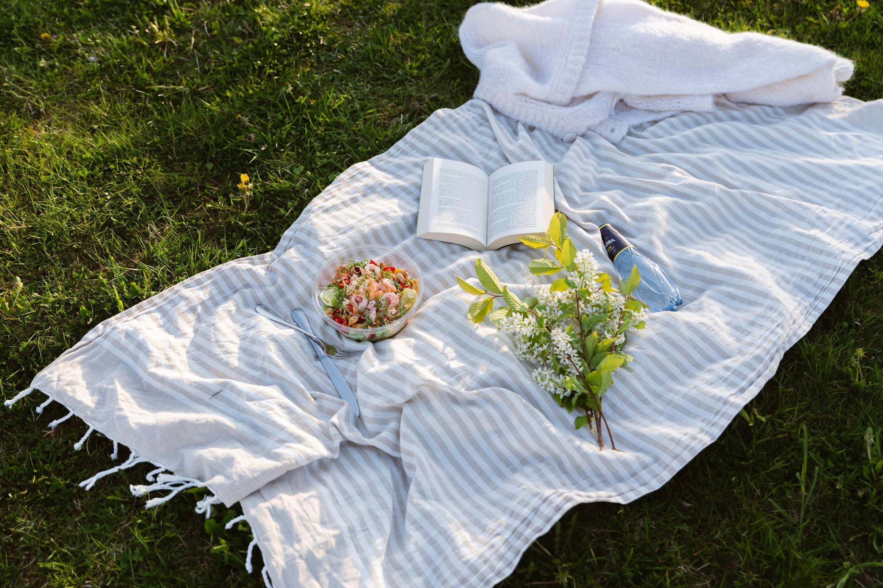 Breakfast, lunch and dinner served