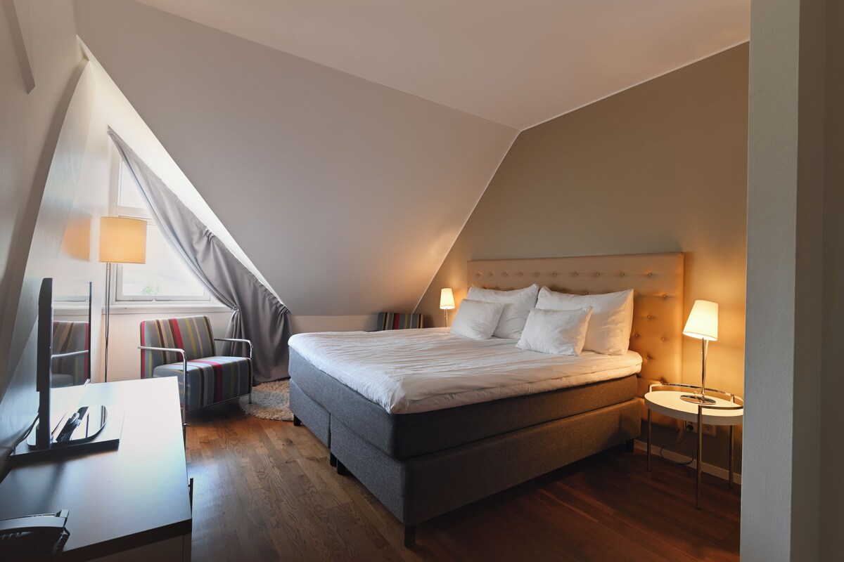Cosy King | Caja fuerte, wifi gratis, ropa de cama