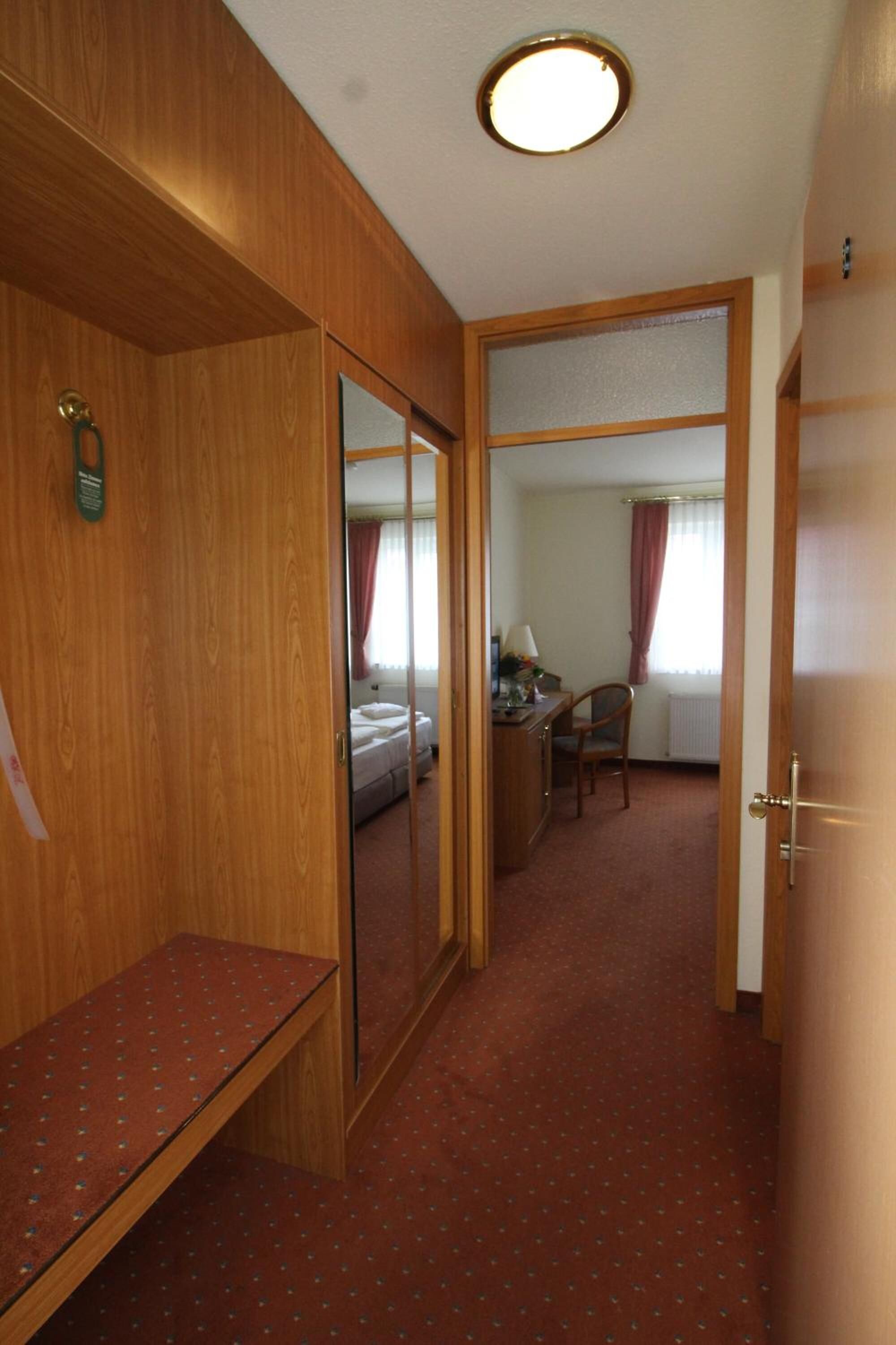 1 bedroom, desk, blackout curtains, soundproofing