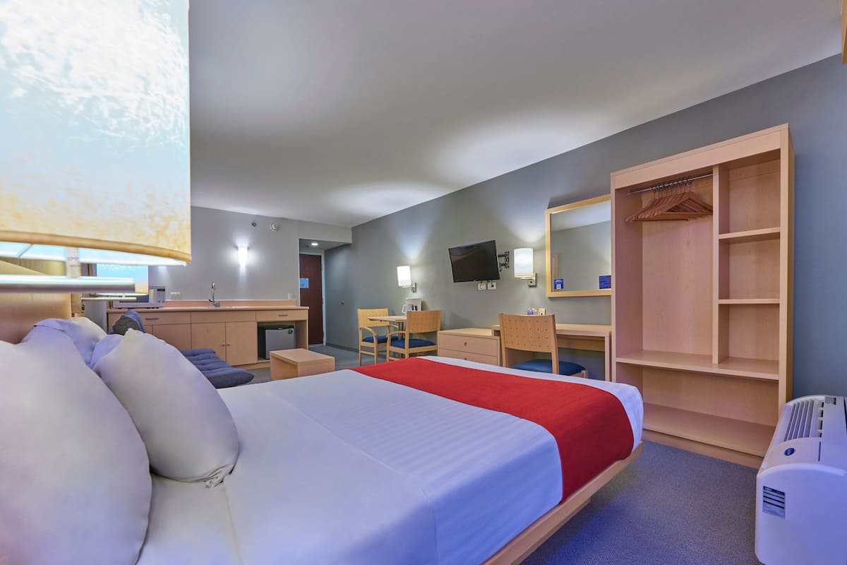 Suite, 1 cama Queen size y sofá cama | Wifi gratis, ropa de cama y despertador