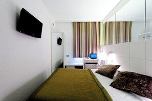 Habitación clásica doble, vistas a la ciudad | Wifi gratis y ropa de cama