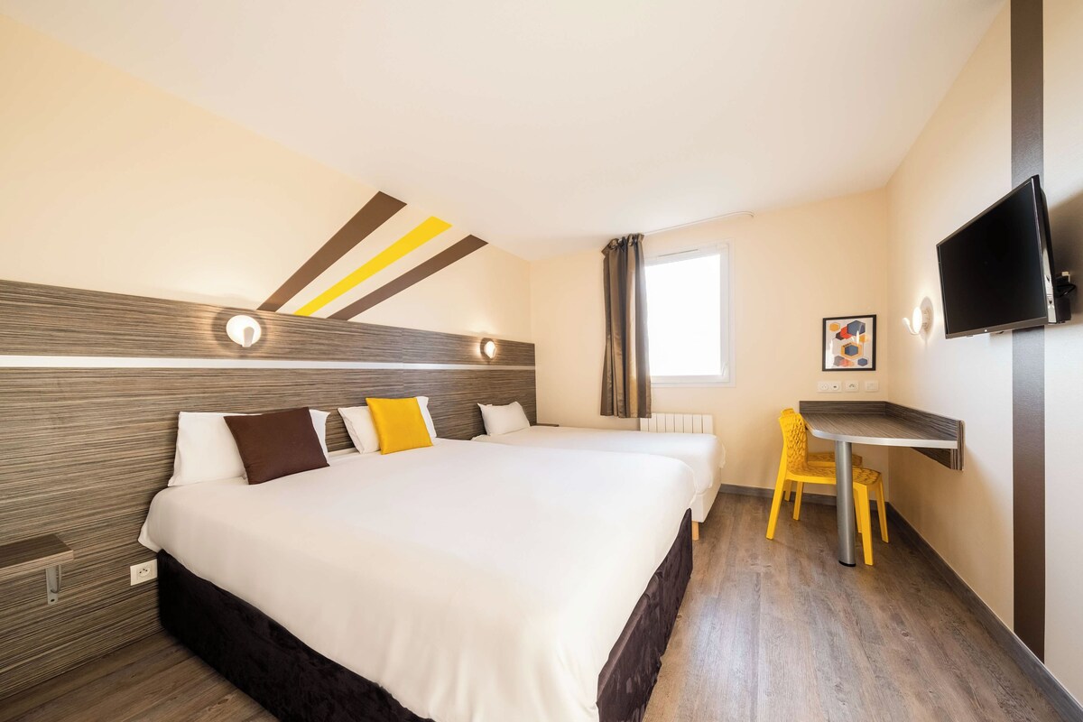 Triple Room - 1 Double Bed 1 Single Bed | 책상, 암막 커튼, 방음 설비, 유아용 침대