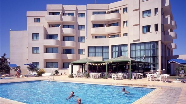 Outdoor pool - Isaac Hotel Apartments (Protaras)