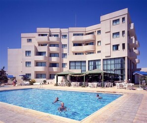 Outdoor pool - Isaac Hotel Apartments (Protaras)