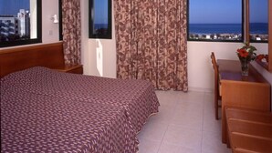 Room - Isaac Hotel Apartments (Protaras)