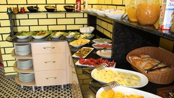Daily continental breakfast (EUR 5 per person)