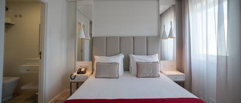 Habitación doble superior | Minibar, caja fuerte, sistema de insonorización y wifi gratis