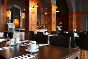 Se sirven almuerzos y cenas