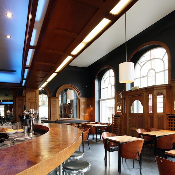 Bar (on property) - Hotel La Royale (Leuven)