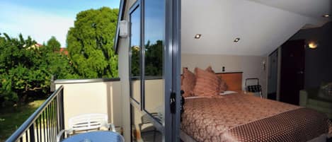 Studio with Balcony,Shower | Balcony