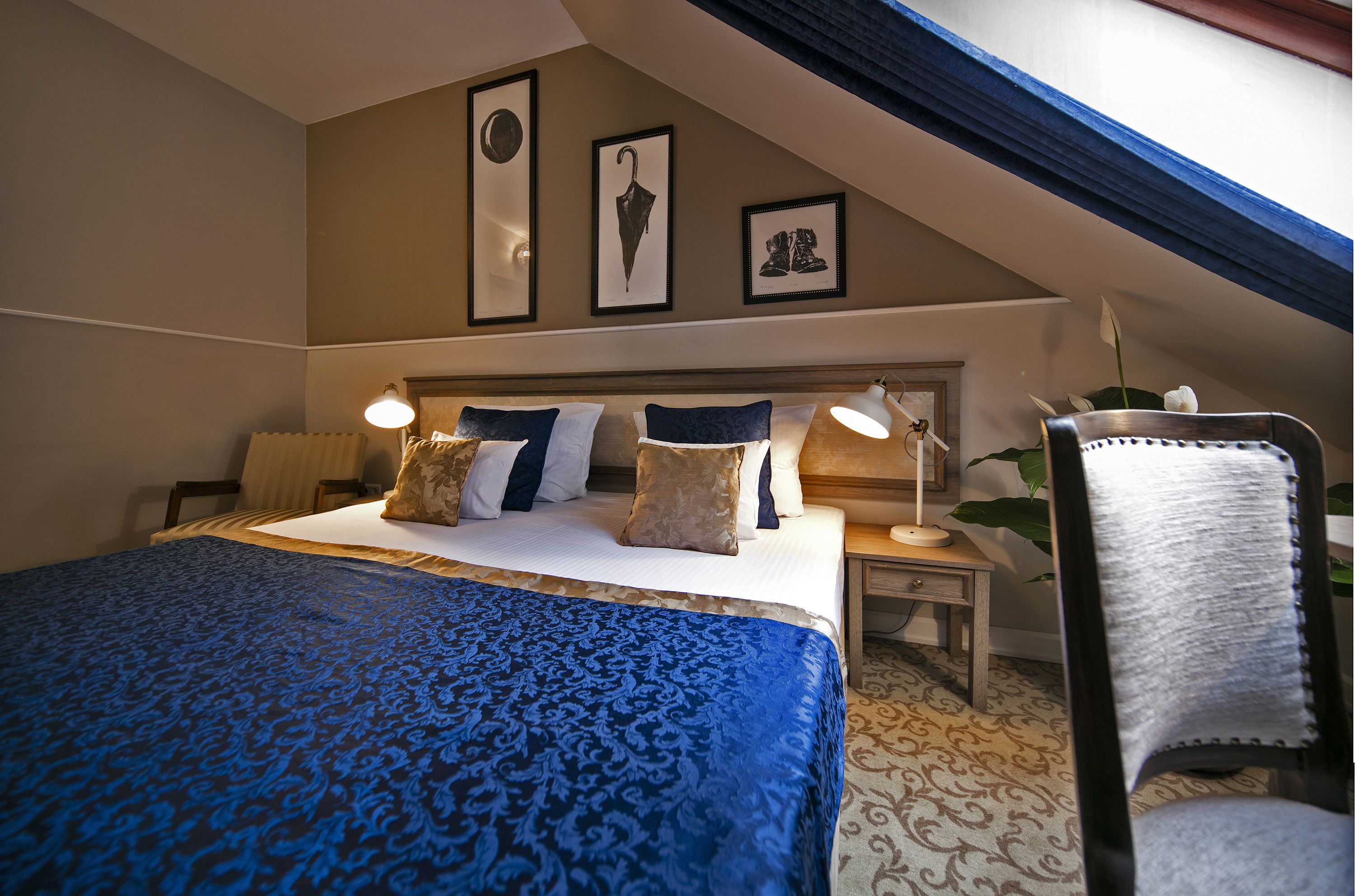 classic double or twin room | premium bedding, minibar, in-room safe, desk