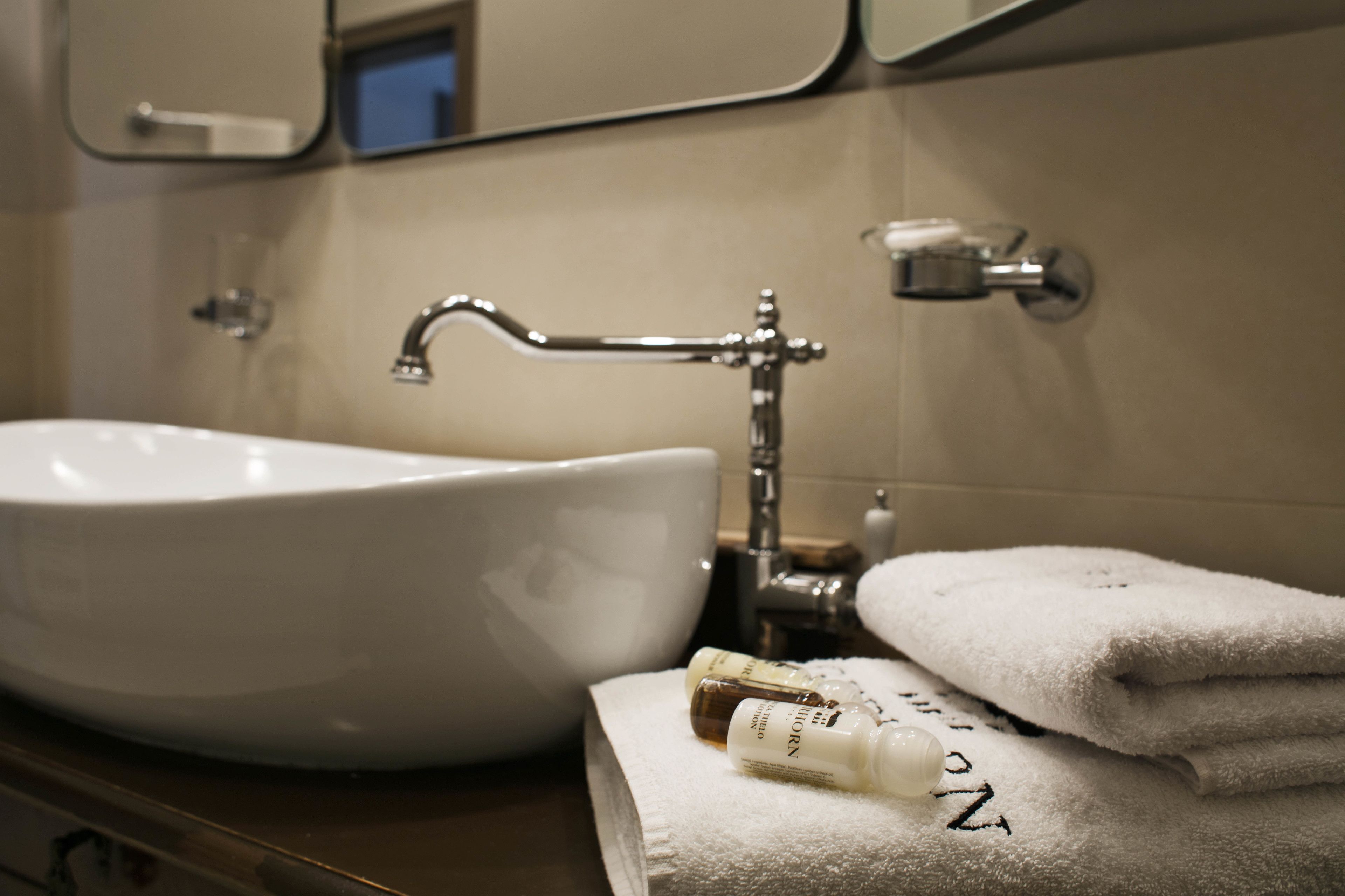 suite for 3 people | bathroom | shower, free toiletries, hair dryer, towels