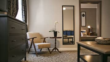 Suite for 3 people | Ropa de cama de alta calidad y minibar