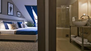 Classic Double or Twin Room | Premium bedding, minibar, in-room safe, desk