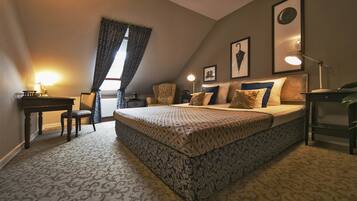 Suite für 3 Personen | Hochwertige Bettwaren, Minibar, Zimmersafe, Schreibtisch