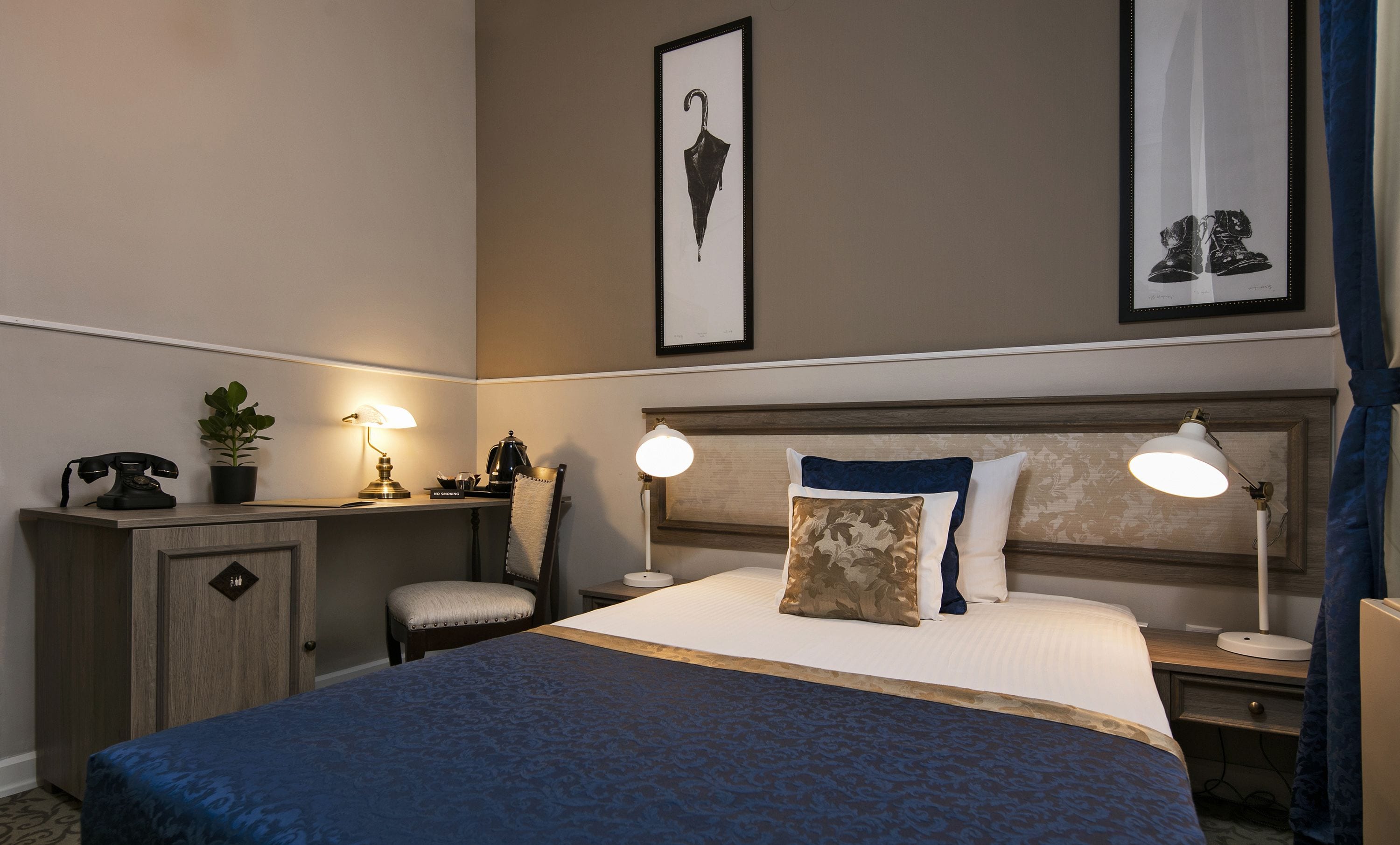 single room | premium bedding, minibar, in-room safe, desk