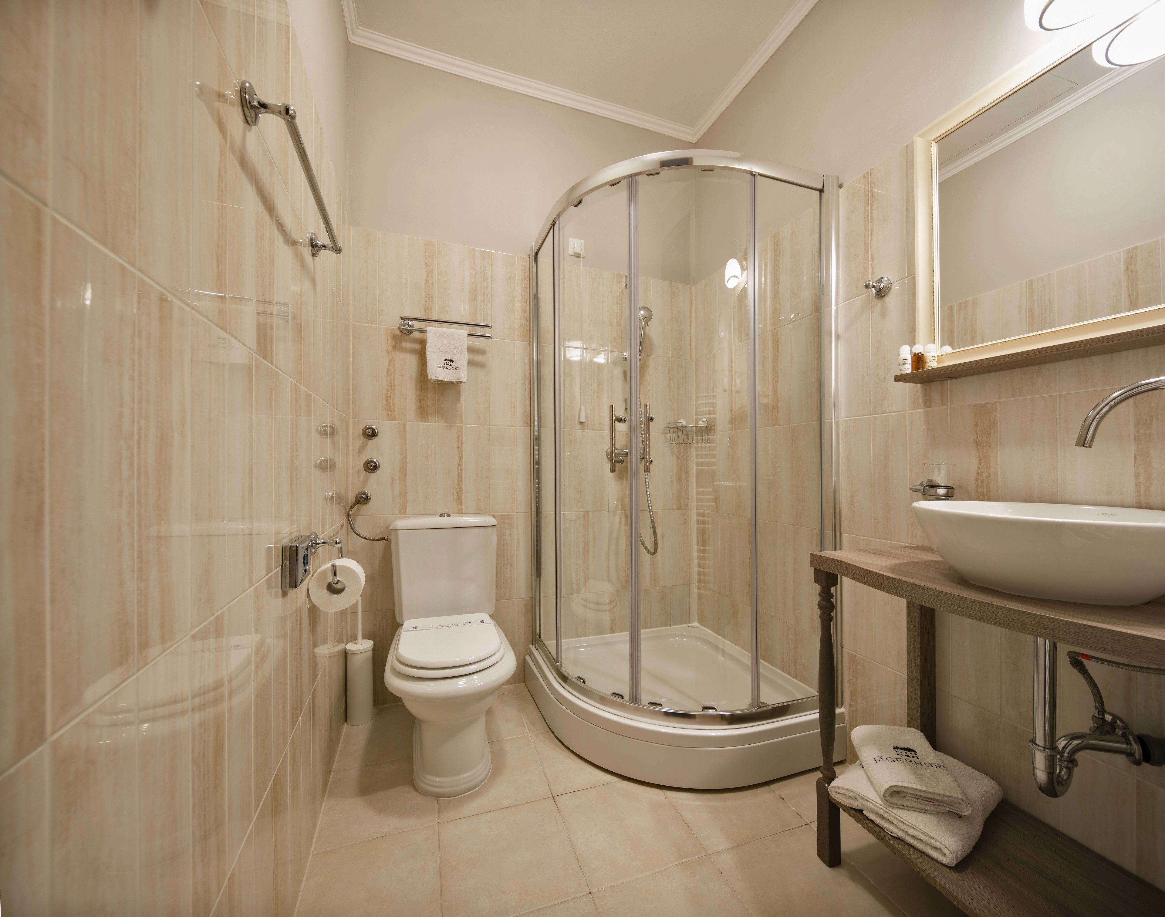 Single Room | Bathroom | Shower, free toiletries, hair dryer, towels
