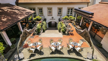 Desayuno buffet incluido todos los días . Hotel Jägerhorn