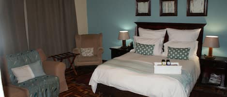 Ropa de cama de alta calidad, colchones con efecto memoria y minibar