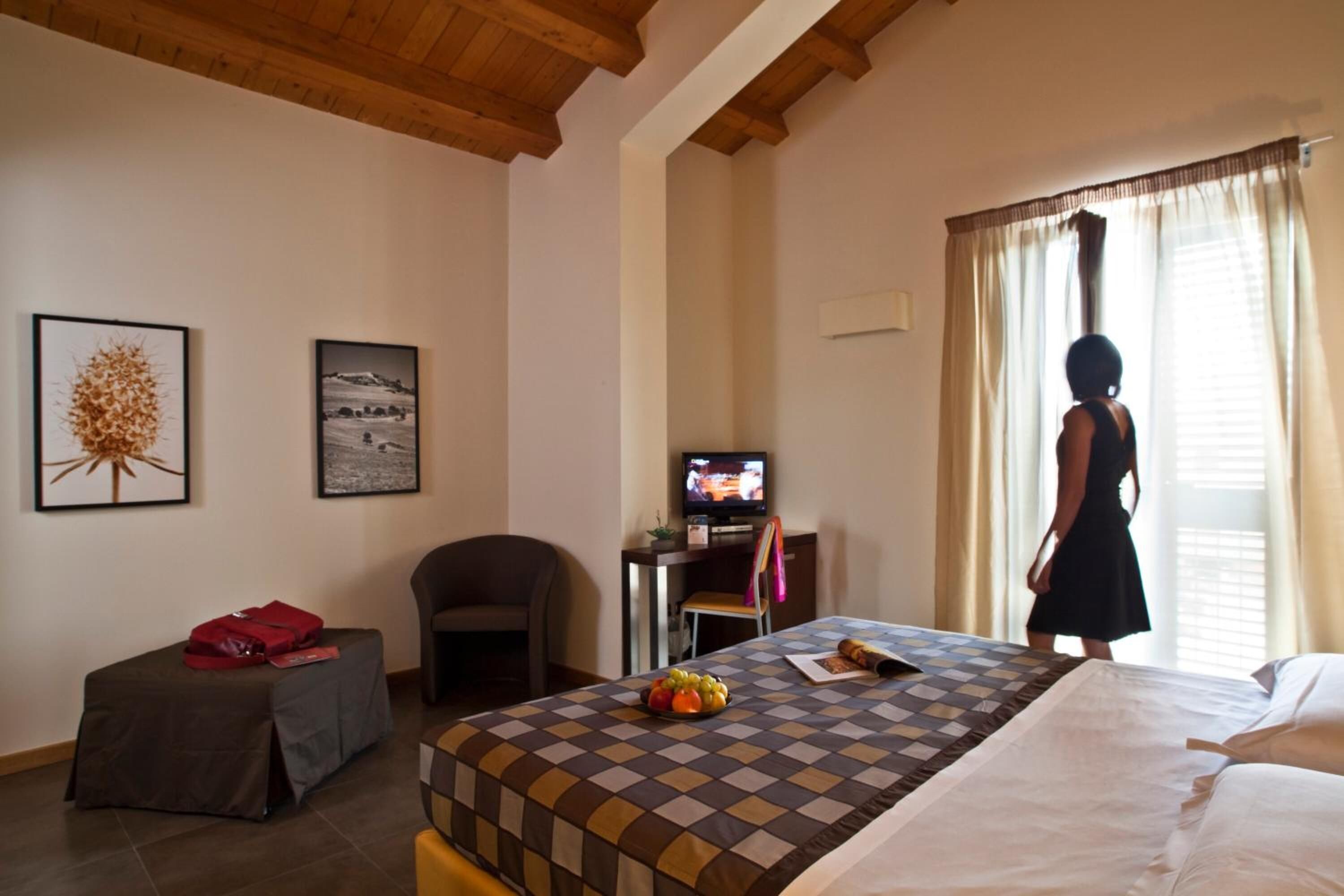 minibar, in-room safe, desk, free wifi