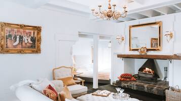 Hathaway Suite | Living room