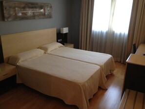 Standard Double Room Single Use | Minibar, in-room safe, individually furnished, desk - Vila de Muro (Muro del Alcoy)