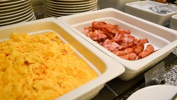 Desayuno buffet todos los días (EUR 13 por persona)