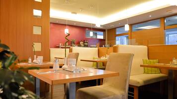 Desayuno buffet todos los días (EUR 13 por persona)