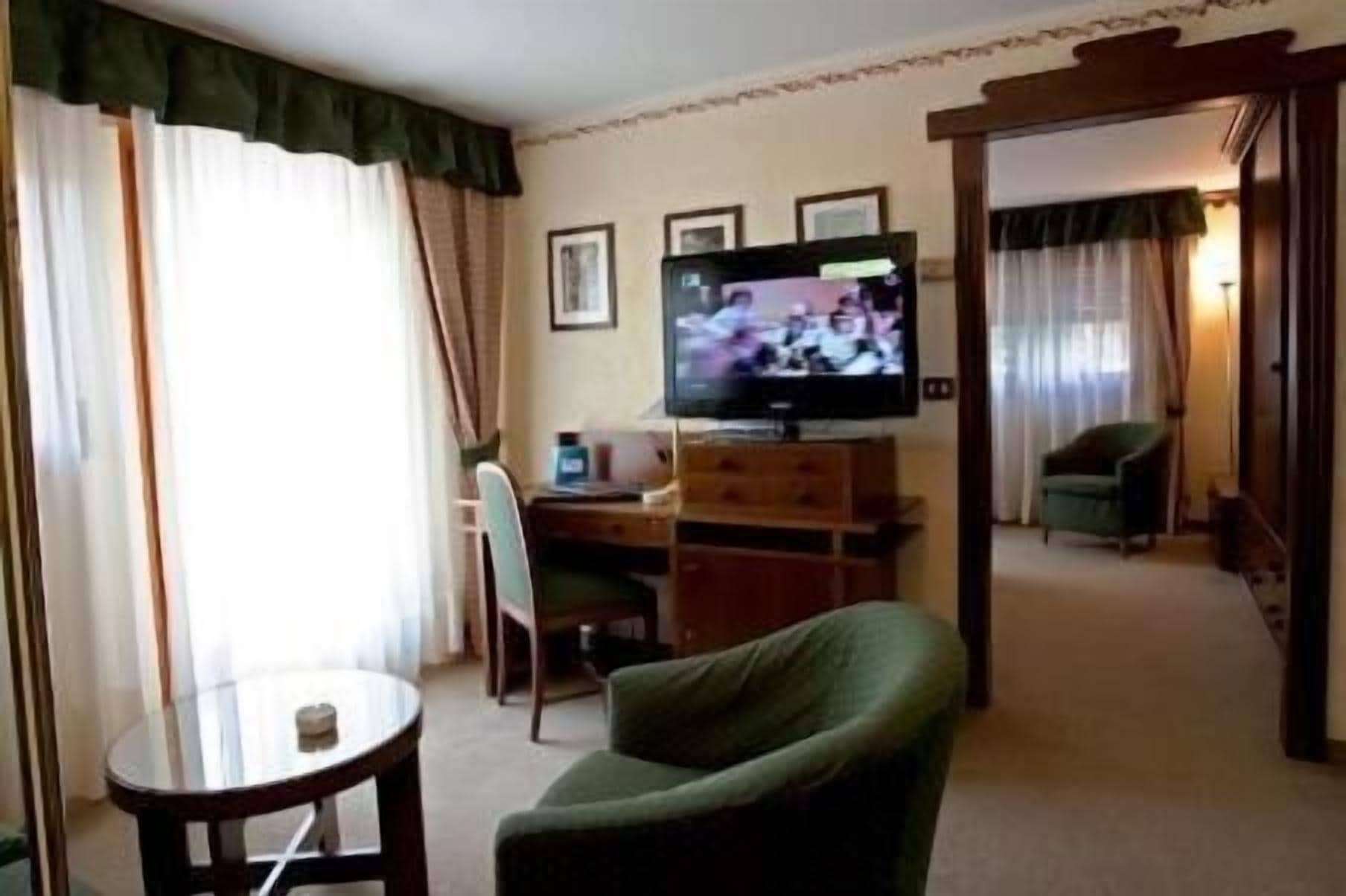 28-inch tv with digital channels