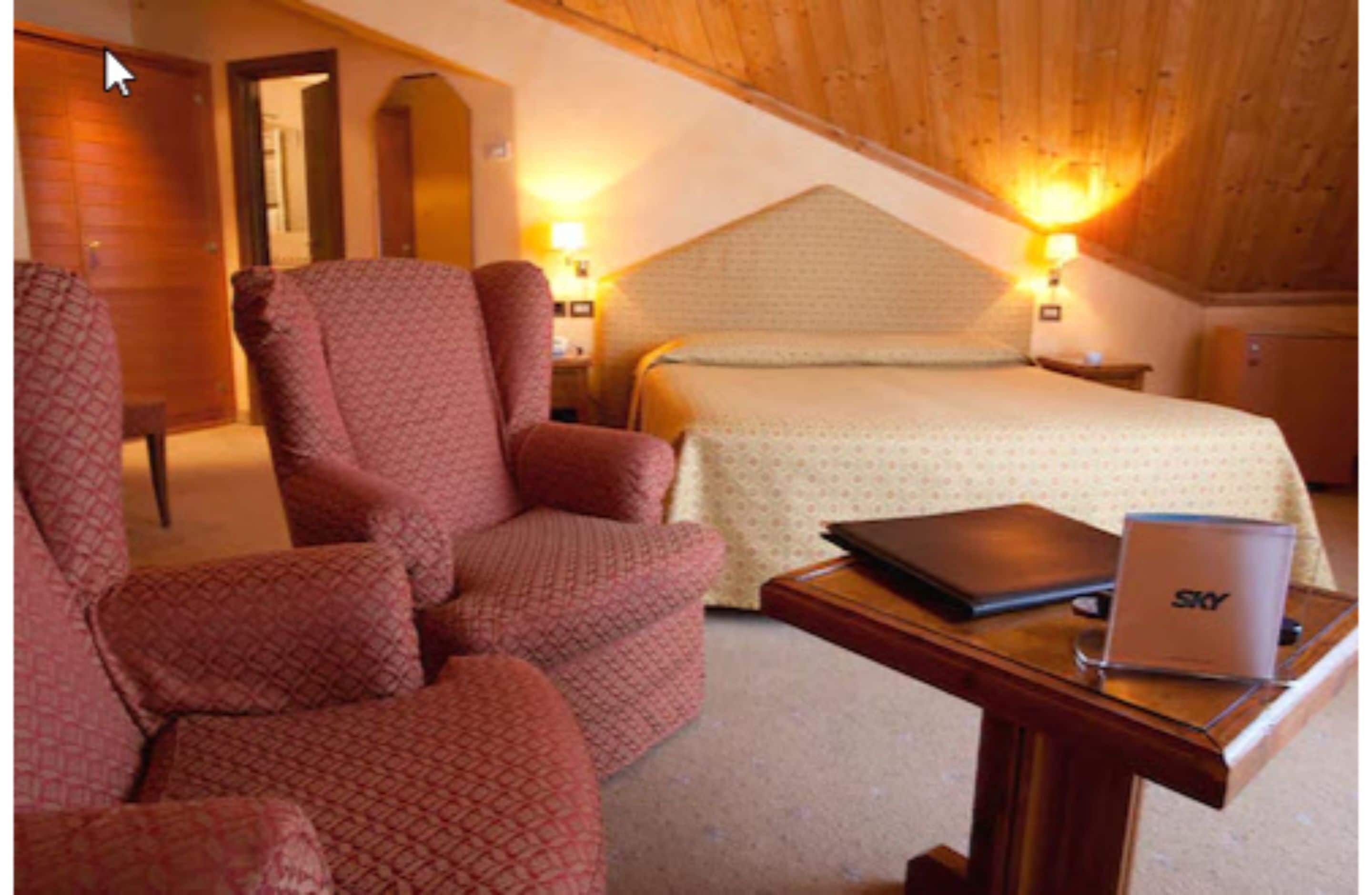 minibar, in-room safe, desk, free wifi