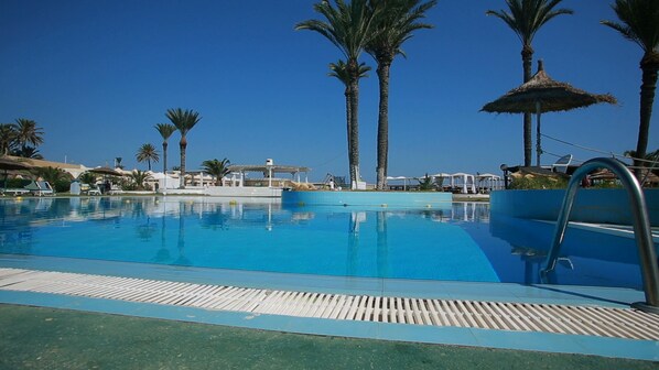Seasonal outdoor pool, open 9 AM to 6 PM, pool umbrellas, pool loungers