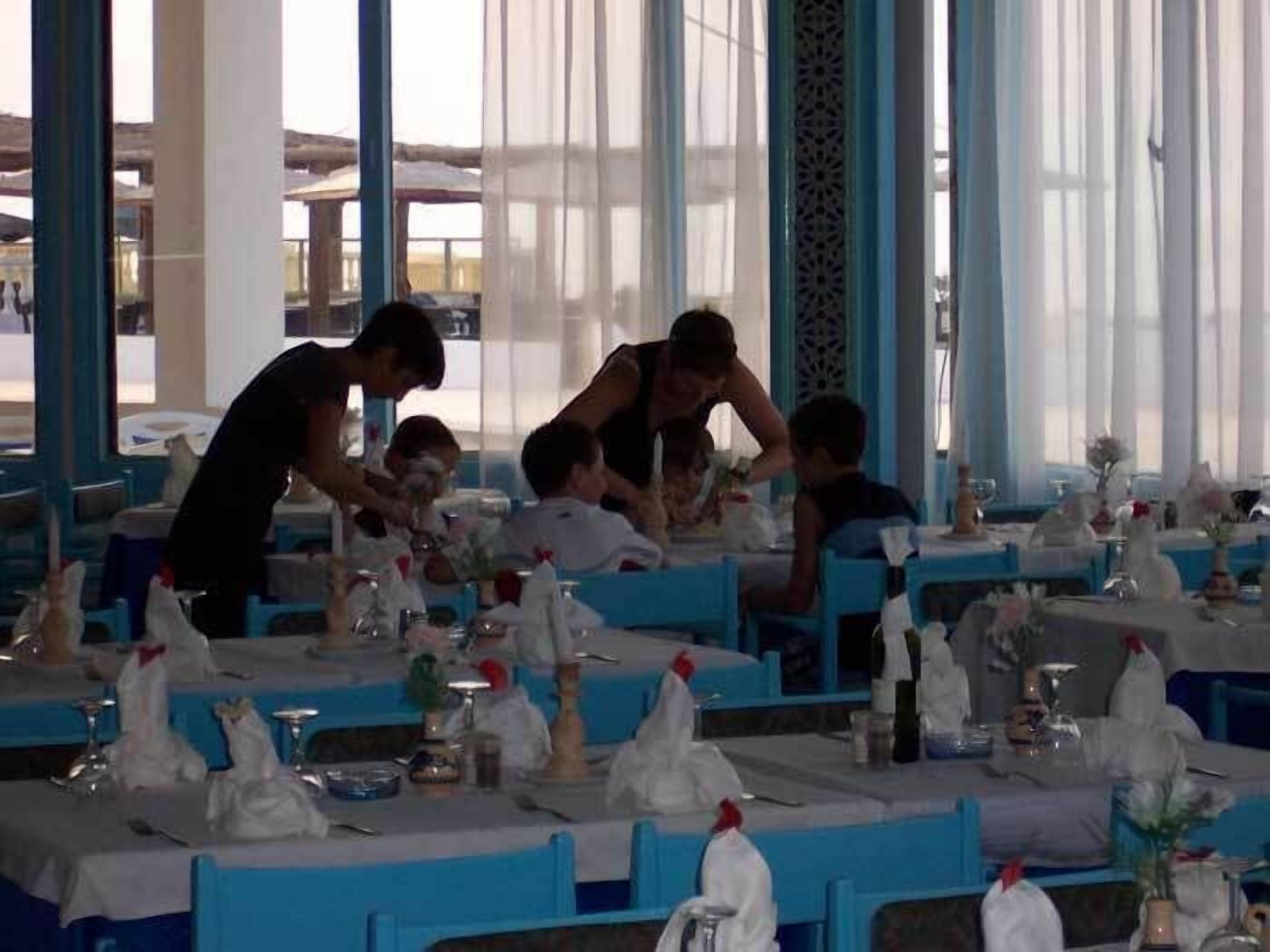 breakfast, lunch and dinner served