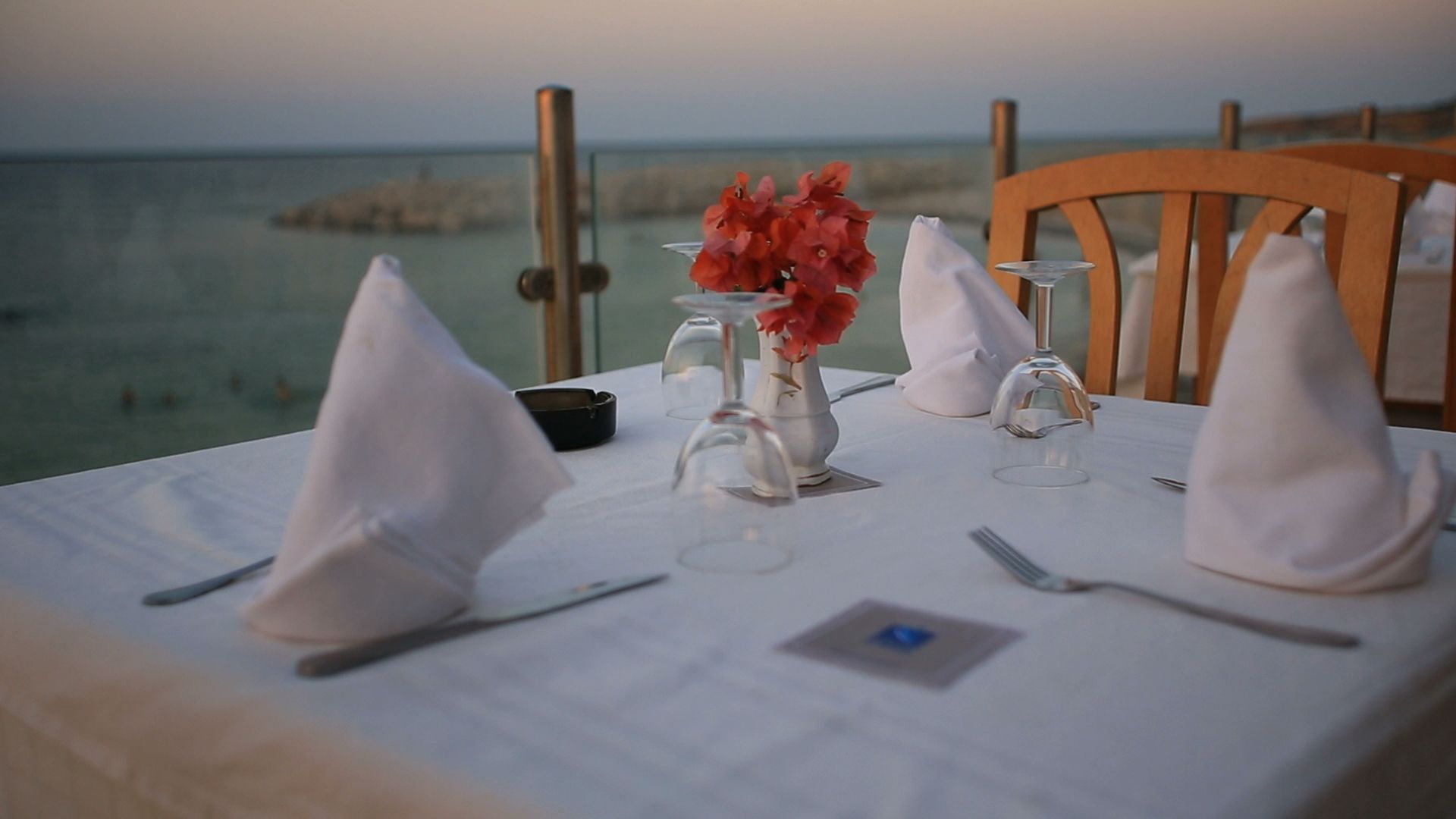 breakfast, lunch and dinner served