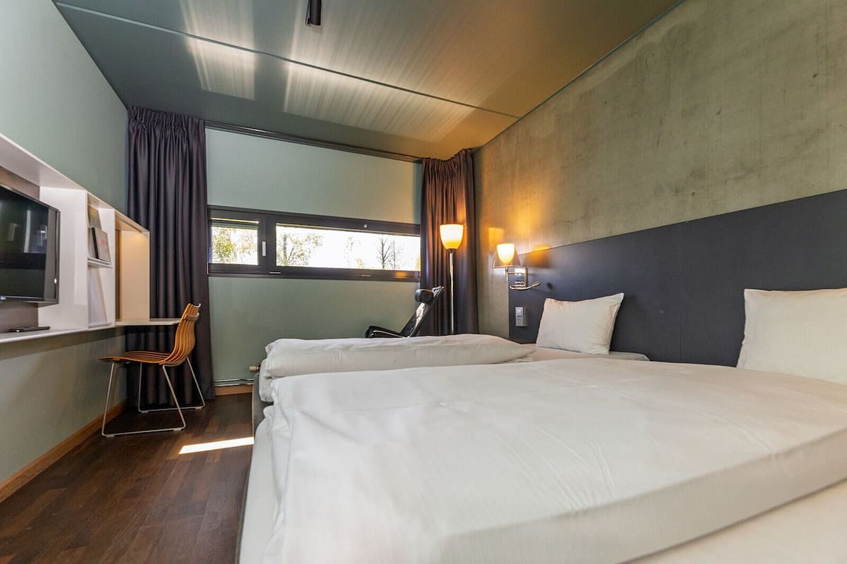 standard room, 1 double bed, non smoking | desk, soundproofing, cots/infant beds, bed sheets