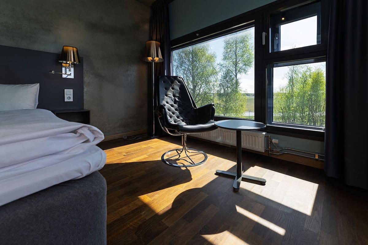 desk, soundproofing, cots/infant beds, bed sheets