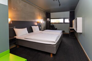 Rom – standard, 1 dobbeltseng, ikke-røyk | Skrivebord, lydisolert, barnesenger og sengetøy