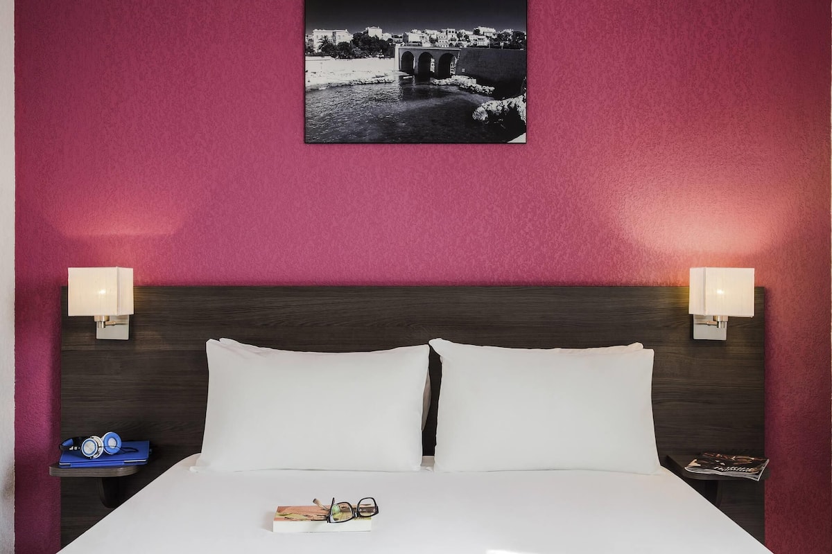 Appartement, 1 chambre | Ameublement unique, bureau, systĂšme dâinsonorisation